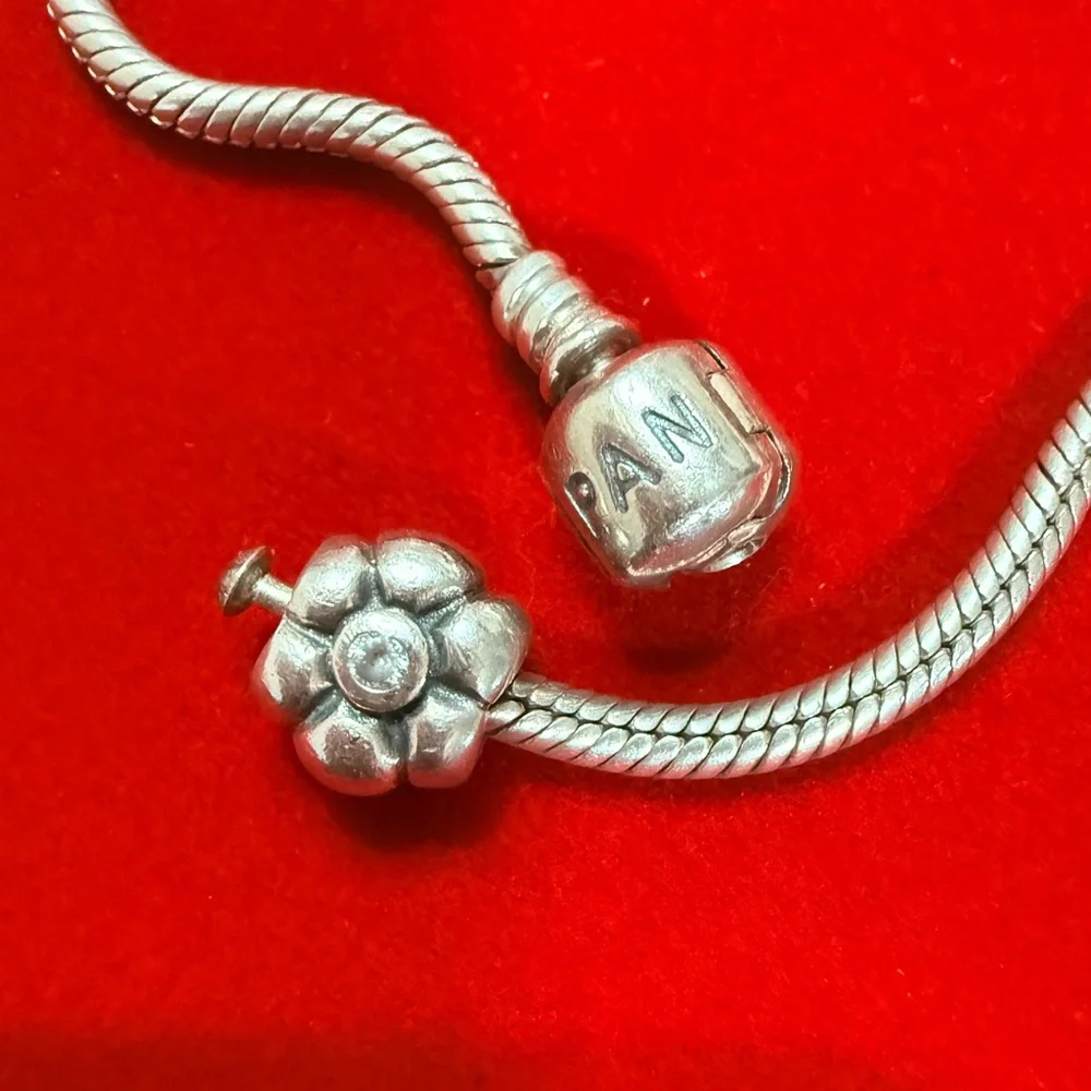 Pandora Camelia Flower Charm 🌸 - Picture 1 of 3